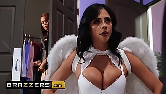 Busty Milf Ariella Ferrera Og Isis Love Leger Analt Med Legetøj