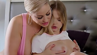 Una Milf Rubia Seduce A Su Joven Hijastra En Un Encuentro Caliente.