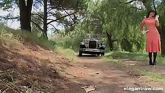 Le Retour Passionné De Bonnie Et Clyde Dans Un Trio Hardcore En Plein Air