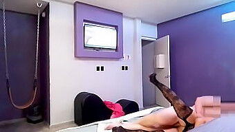 Video Amatoriale Di Sesso: Ragazza Latina Si Fa Sporca In Motel