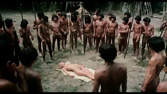 Laura Gemser Nell'Ultima Avventura Cannibale Di Emanuelle: Una Delizia Vintage