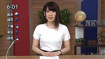 Sinnlich Japanische News Anchor Se Oddává Erotickému Setkání Na Vzduchu