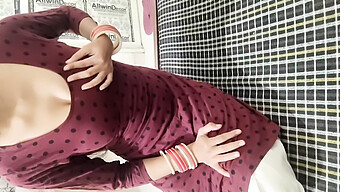 Bhabhi Berpunggung Besar Mendapat Handjob Dan Cumshot