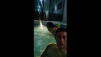 Berenang Dengan Kawan Saya Berubah Menjadi Sesi Hisapan Wanita Gemuk Yang Cantik