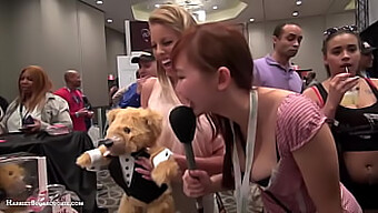 Britney Amber Berpayudara Besar Dengan Teddylovebear Di Ae Expo