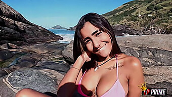 El Espectáculo Travieso De Tiffany En La Playa Incluye Sexo Oral Y Anal