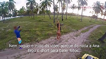 Casal Brasileiro Aproveita O Pôr Do Sol Exibicionista Na Praia De Maracaipe