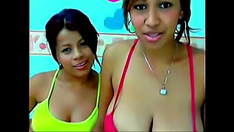 Dulce E Ana Fazem Um Show Lésbico Latino Quente Em Tastycamz.Com