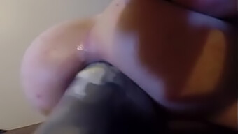 Busty Milf Bruker Butt Plug Og Anal Leketøy