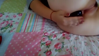 Gadis Amatir Rusia Menikmati Bermain Dildo