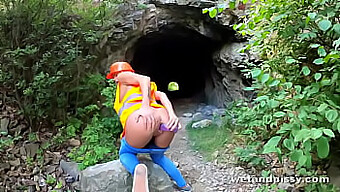 Public Pissing Babe: Claudia Macc In Hardcore Outdoor Masturbation