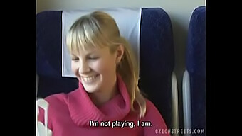 Pov Video Van Een Blonde Amateur In Een Trein In Tsjechië