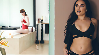 Fantastiska Transsexuella Natalie Mars Njuter Av En Spa-Dag Med Gabriella Paltrova, Vilket Leder Till Ett Passionerat Möte Mellan De Två Vackra Kvinnorna