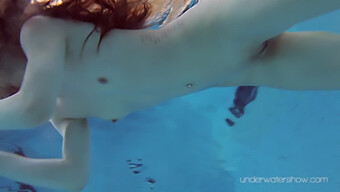 Czech Redhead Roxalana Cheh'S Seductive Underwater Swim