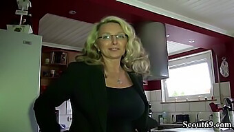 Une Milf Allemande Aux Gros Seins Naturels Séduit Son Voisin Pour Une Baise Hardcore