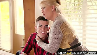 Ariella Ferrera และ Jordi El Ni&A ในการพบกันในออฟฟิศร้อนแรงในคอลเล็คชั่น Milf ของ Brazzers