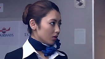 Verleidelijke Stewardess: Ayu Sakurai'S Heetste Stewardesse Rol